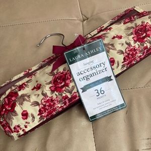 Travel accessory organizer